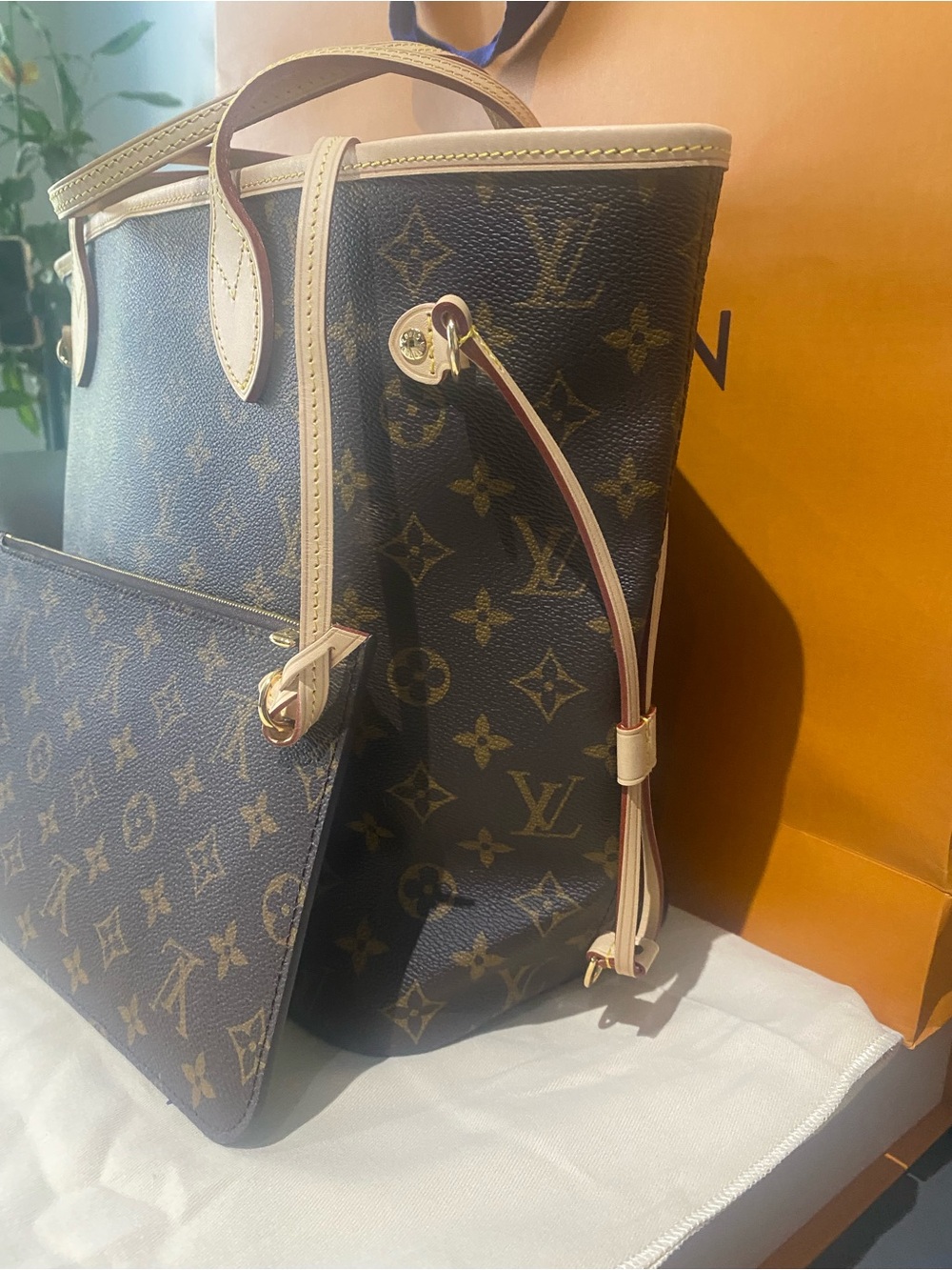 Louis Vuitton Monogram Neverfull Tote in Brown with Beige Trim - Picture 2 of 13